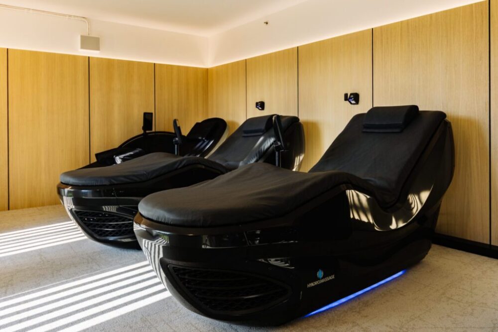 Fitness recovery massage chair